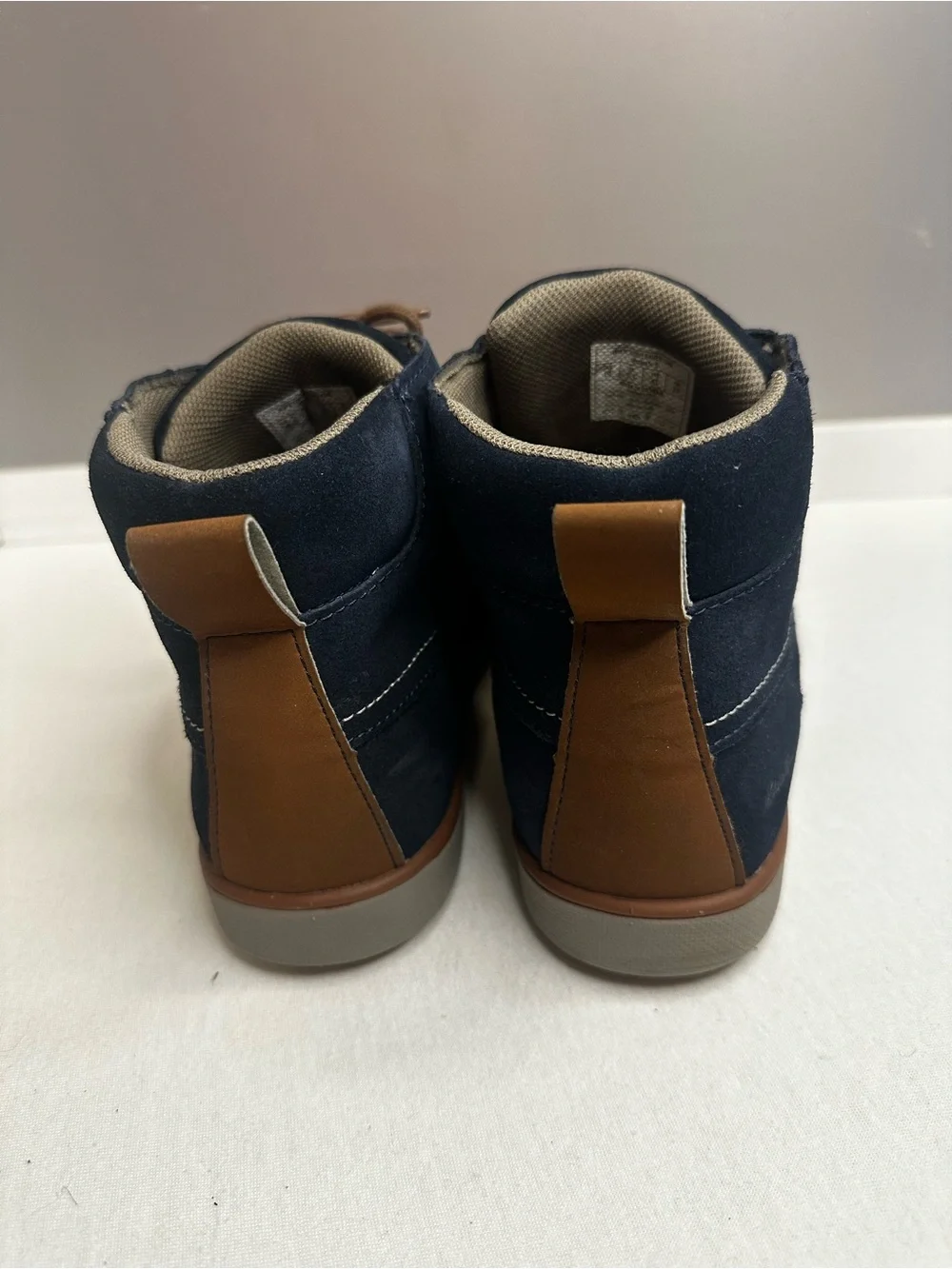 Men’s Eddie Bauer Navy Suede Chukka Boots with Brown Accents sz.10